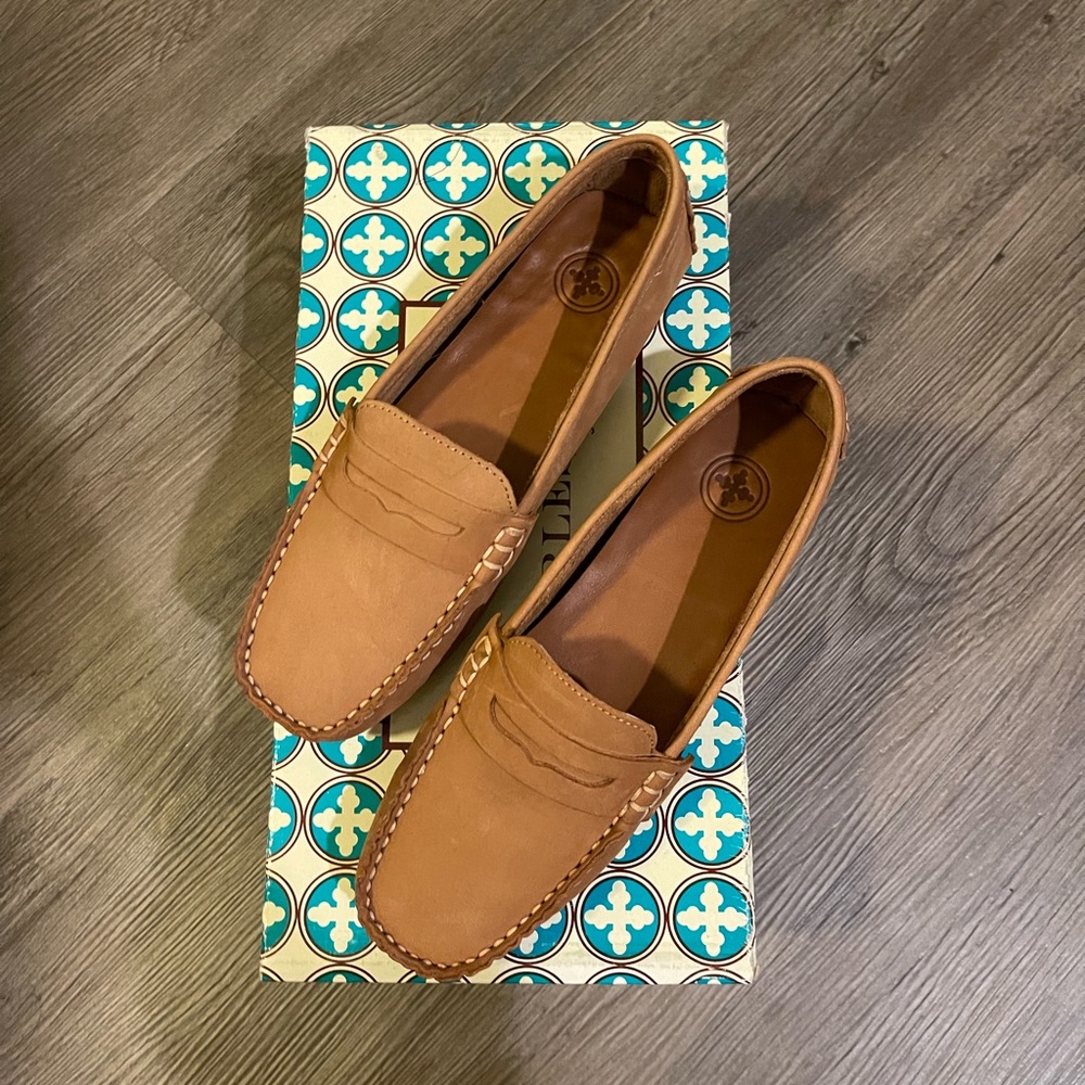 NEVER WORN: Charleston Shoe Company Brown Loafers. size 6